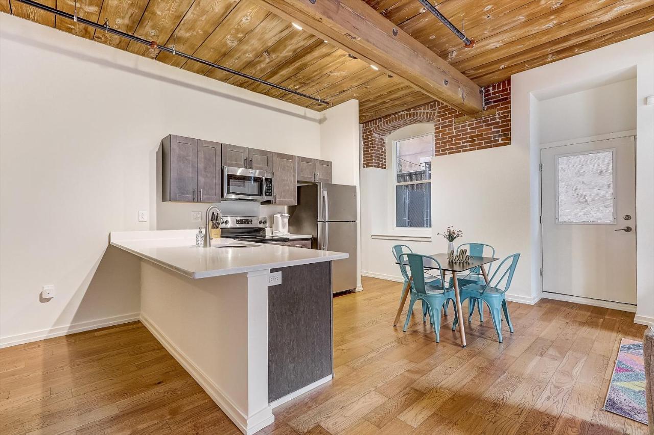 Apartment Frontdesk 1133 N 4th St Apts Northern Liberties *