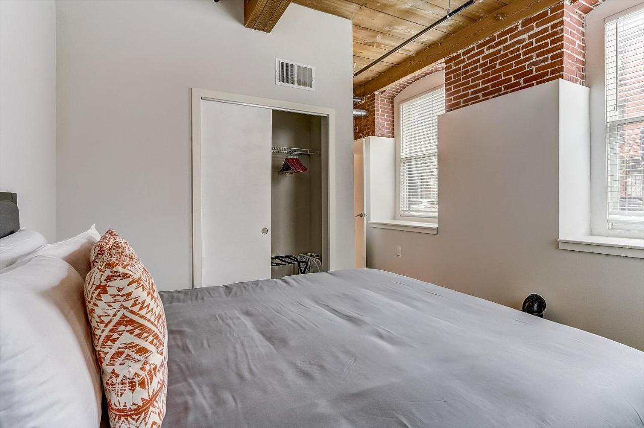 Apartment Frontdesk 1133 N 4th St Apts Northern Liberties *